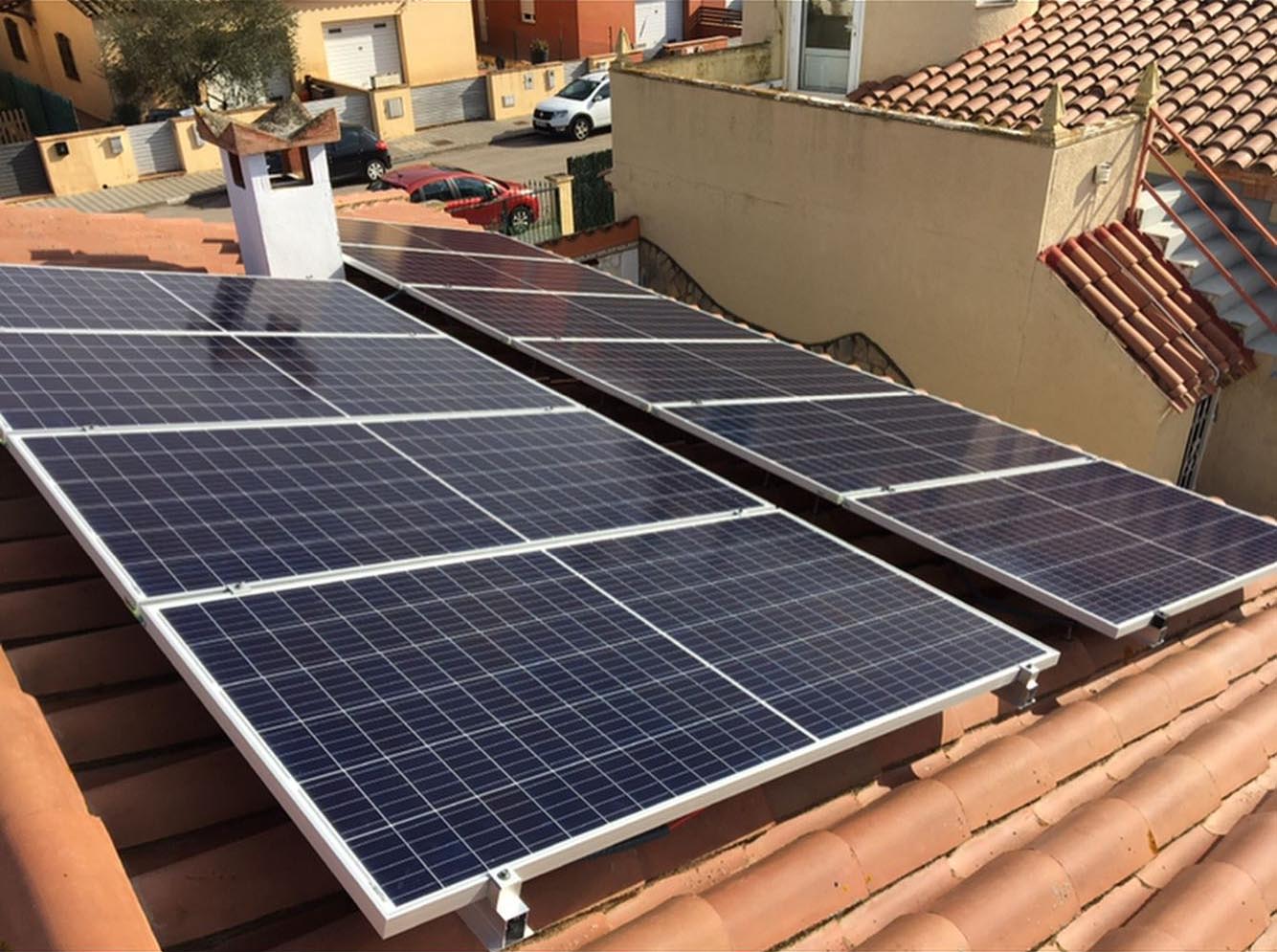 Instalación de paneles fotovoltáicos en cubierta inclinada